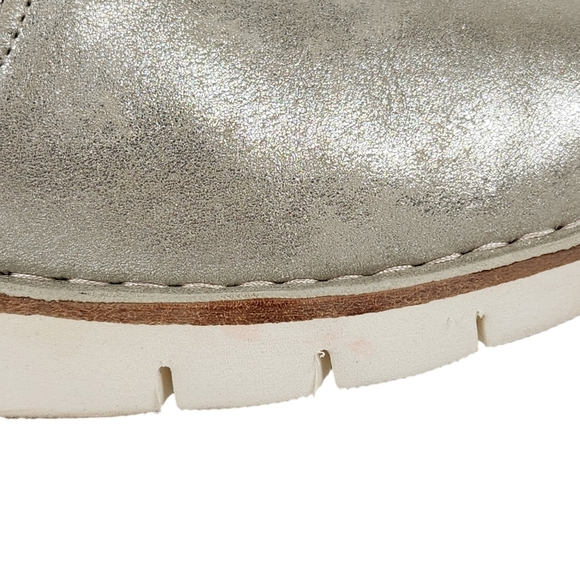 Trask Silver Italian Suede Leather Gold Metallic Slip On Sneakers Womens Size 10 - Picture 13 of 13